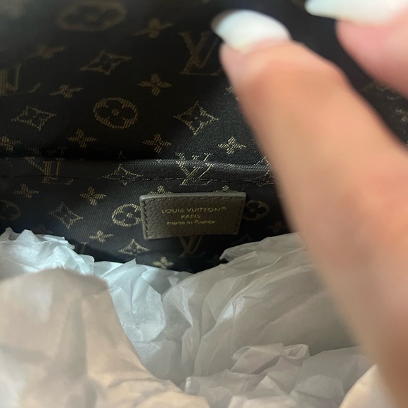 Gorgeous Louis Vuitton Express PM H-27 M26360 brand new in box color smoke - Picture 9 of 11